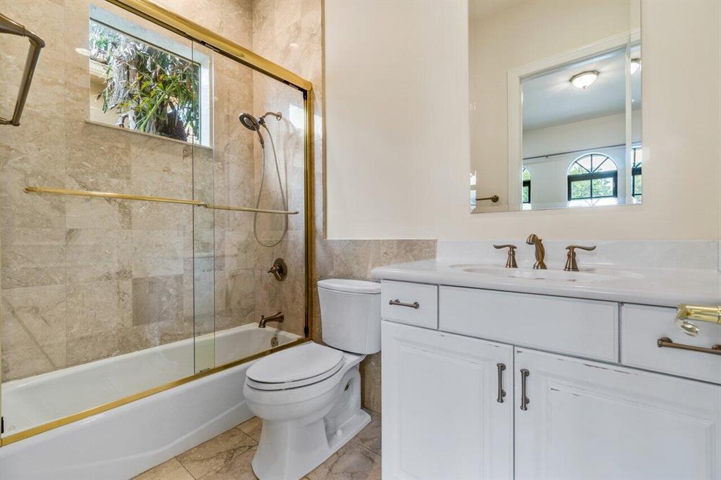 17763 Lake Azure Way