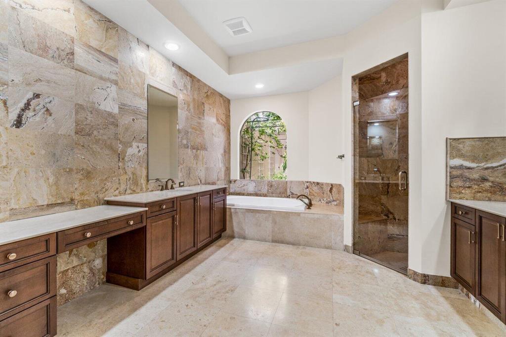 17763 Lake Azure Way