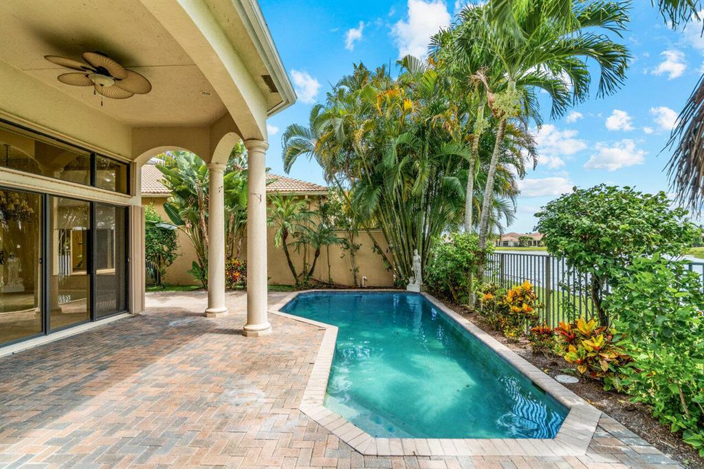 17763 Lake Azure Way