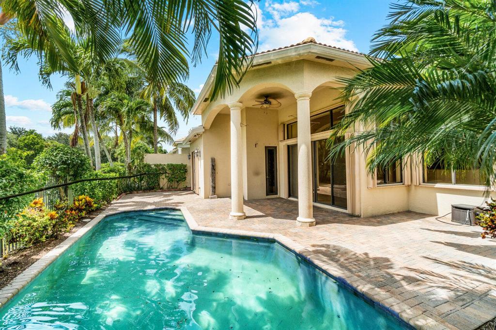 17763 Lake Azure Way