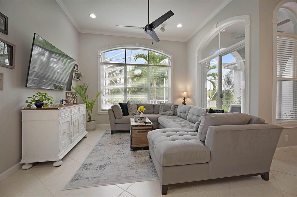 7042 Houlton Circle