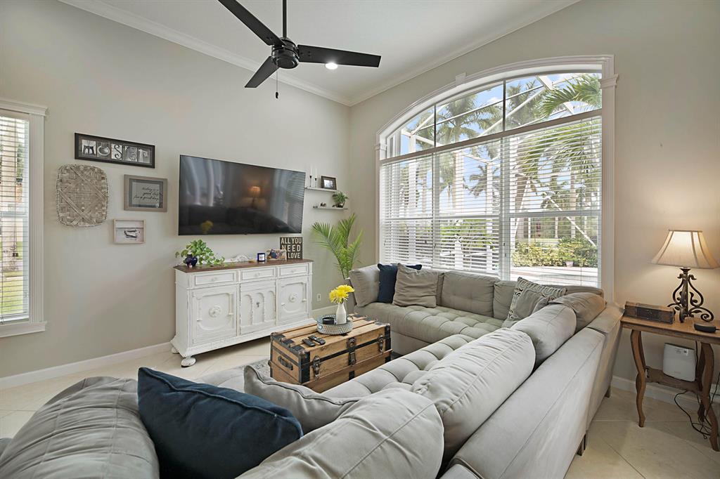 7042 Houlton Circle
