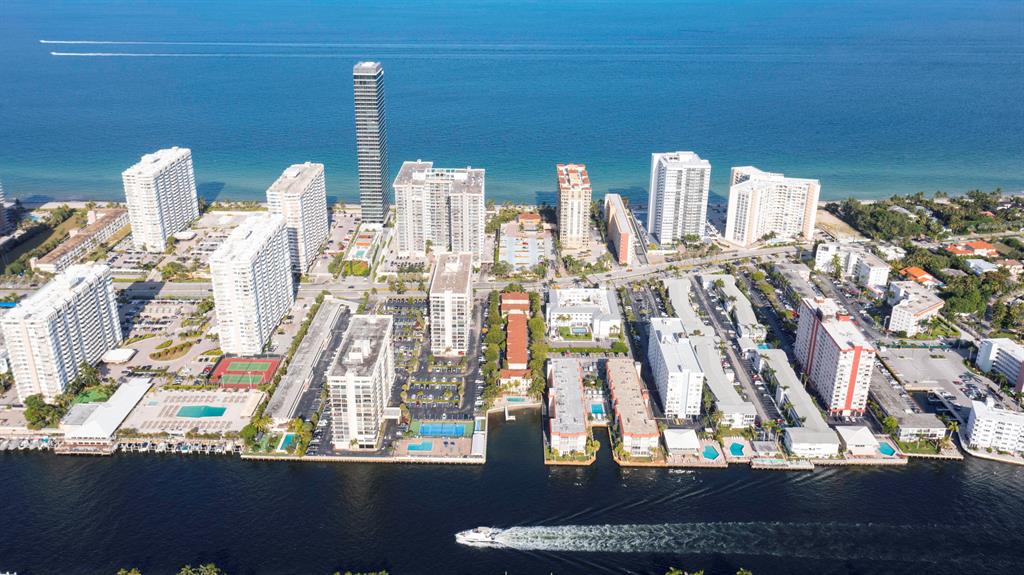 2069 S Ocean Drive Unit: Th15