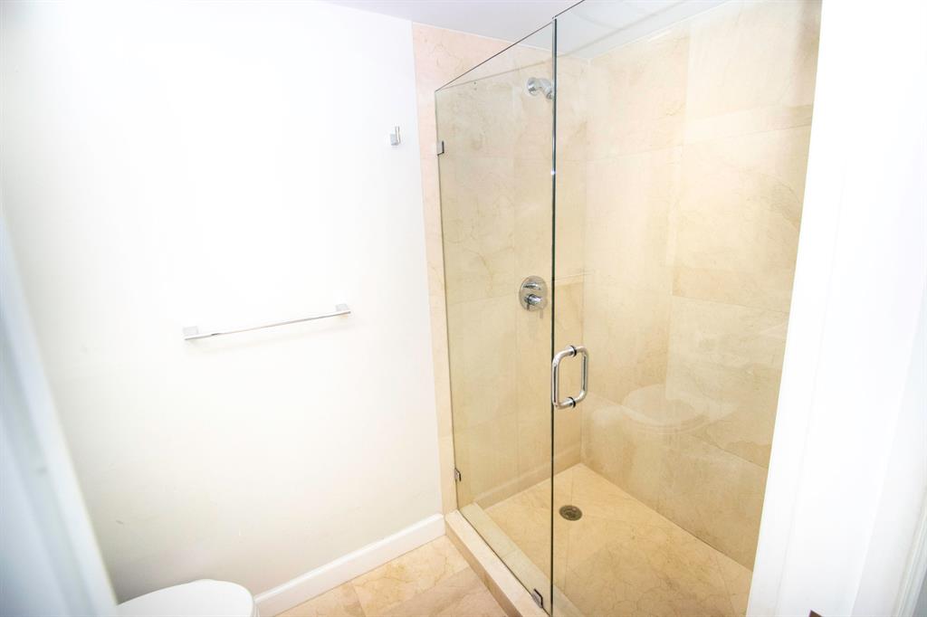 2069 S Ocean Drive Unit: Th15