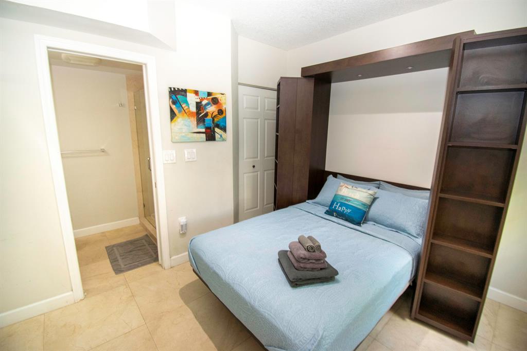 2069 S Ocean Drive Unit: Th15