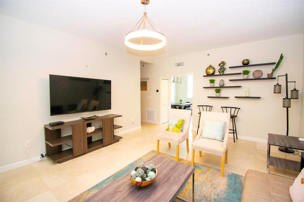 2069 S Ocean Drive Unit: Th15