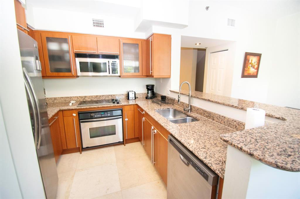 2069 S Ocean Drive Unit: Th15