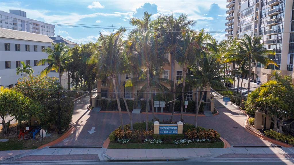 2069 S Ocean Drive Unit: Th15