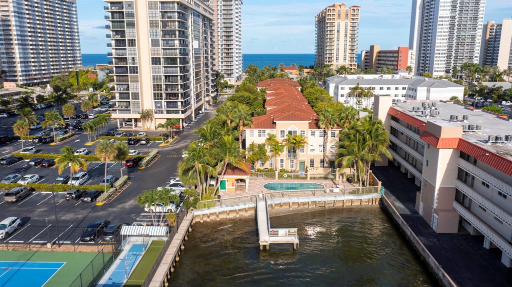 2069 S Ocean Drive Unit: Th15