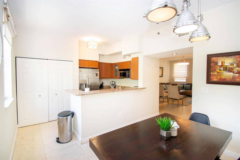 2069 S Ocean Drive Unit: Th15