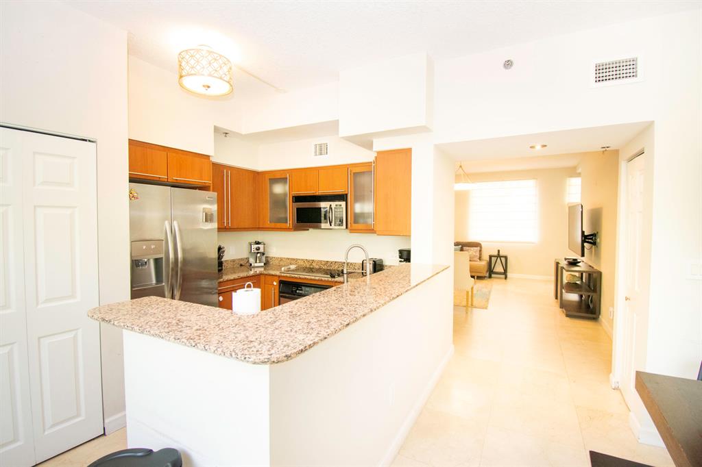 2069 S Ocean Drive Unit: Th15