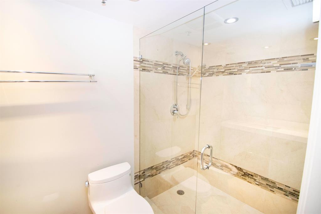 2069 S Ocean Drive Unit: Th15