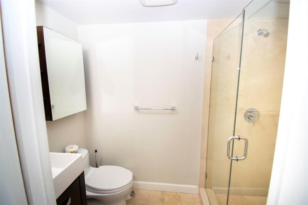 2069 S Ocean Drive Unit: Th15