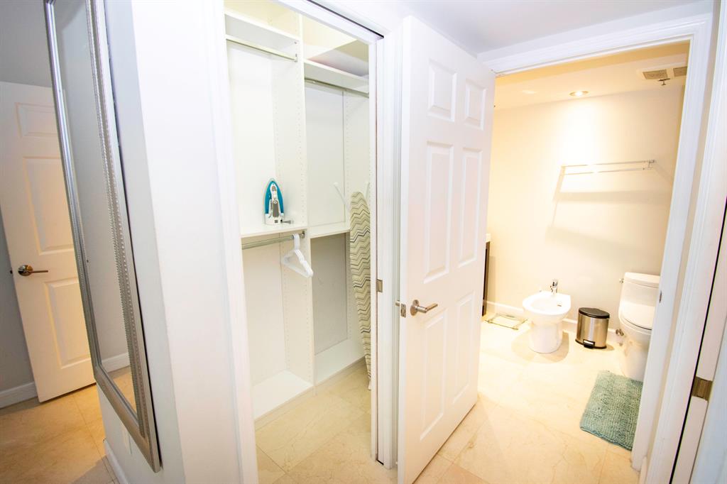 2069 S Ocean Drive Unit: Th15