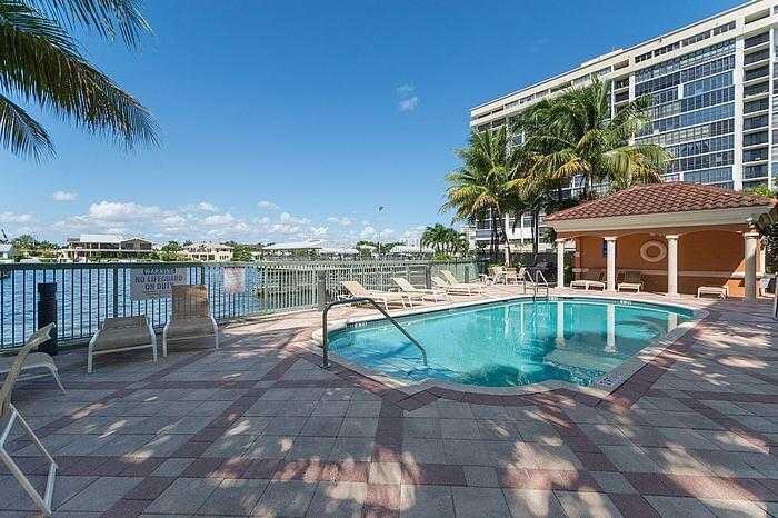 2069 S Ocean Drive Unit: Th15