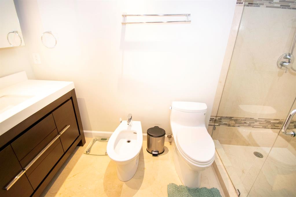 2069 S Ocean Drive Unit: Th15