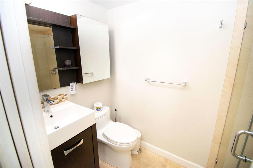 2069 S Ocean Drive Unit: Th15