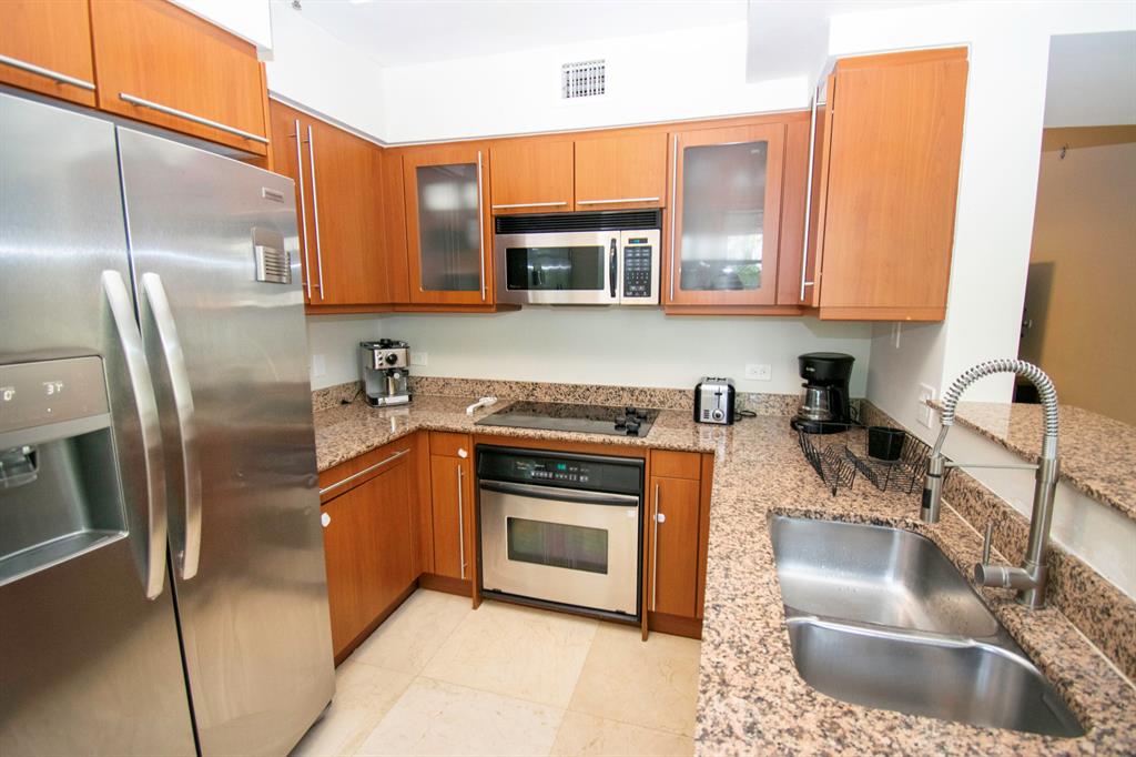 2069 S Ocean Drive Unit: Th15