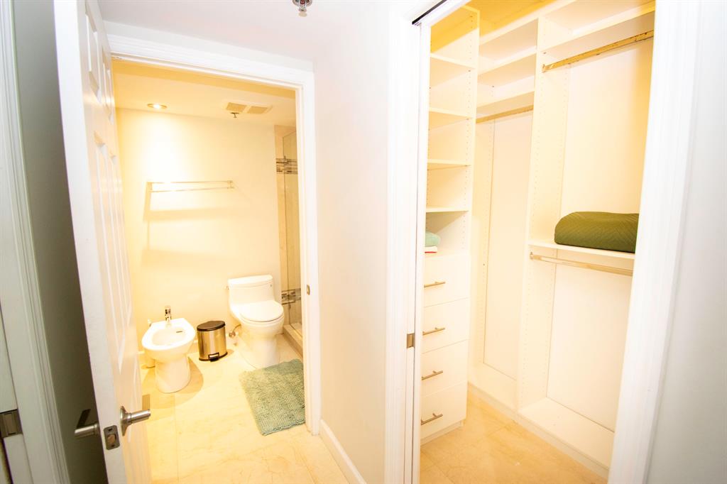 2069 S Ocean Drive Unit: Th15