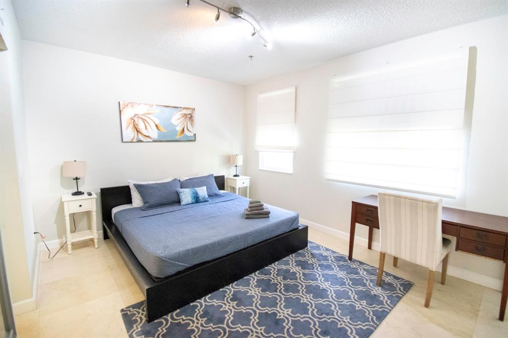 2069 S Ocean Drive Unit: Th15