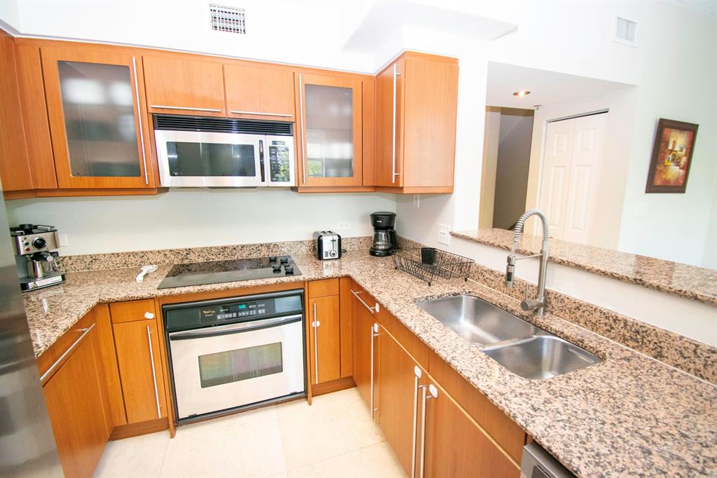 2069 S Ocean Drive Unit: Th15