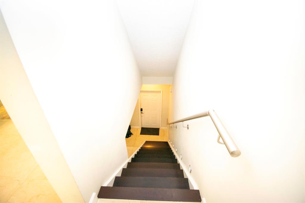 2069 S Ocean Drive Unit: Th15