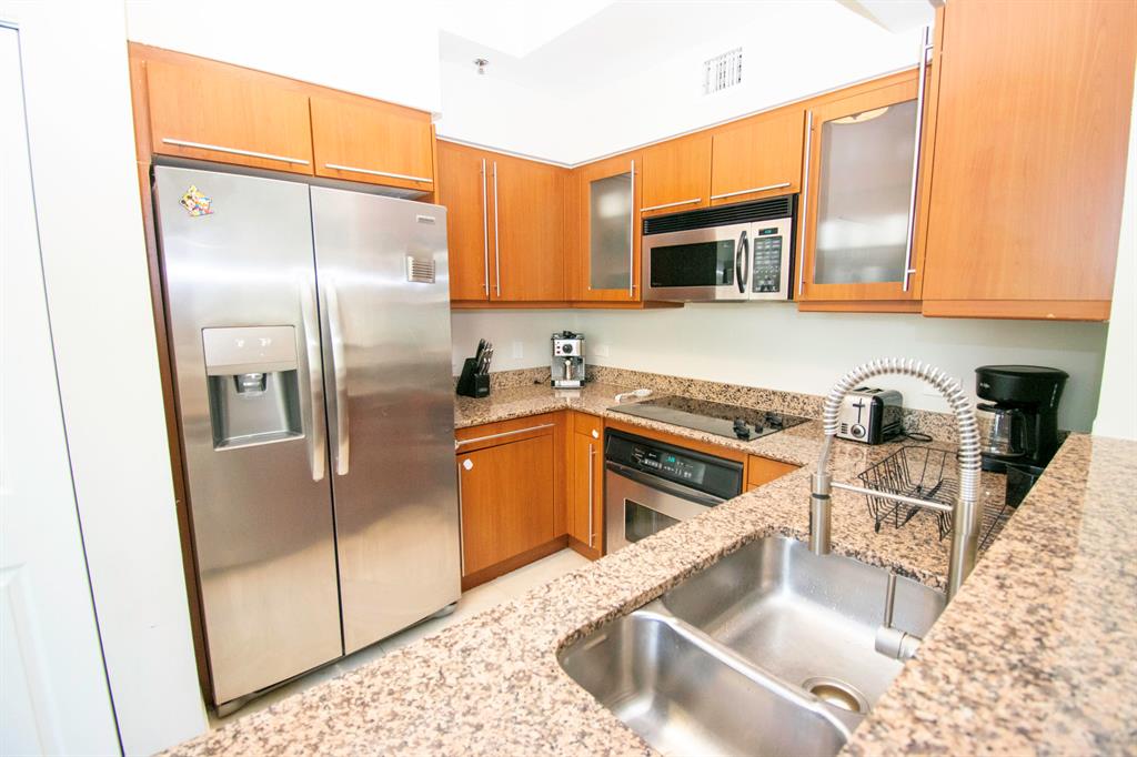 2069 S Ocean Drive Unit: Th15