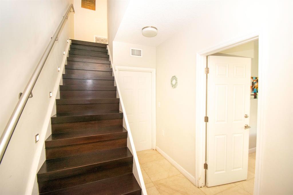 2069 S Ocean Drive Unit: Th15