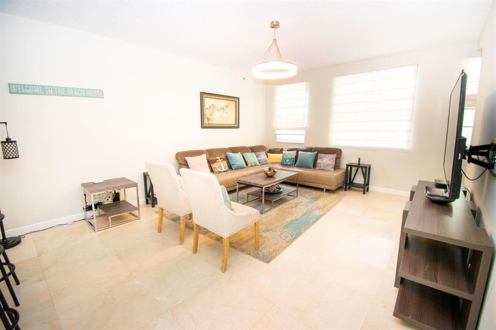 2069 S Ocean Drive Unit: Th15