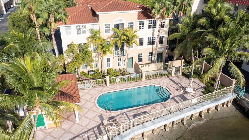 2069 S Ocean Drive Unit: Th15