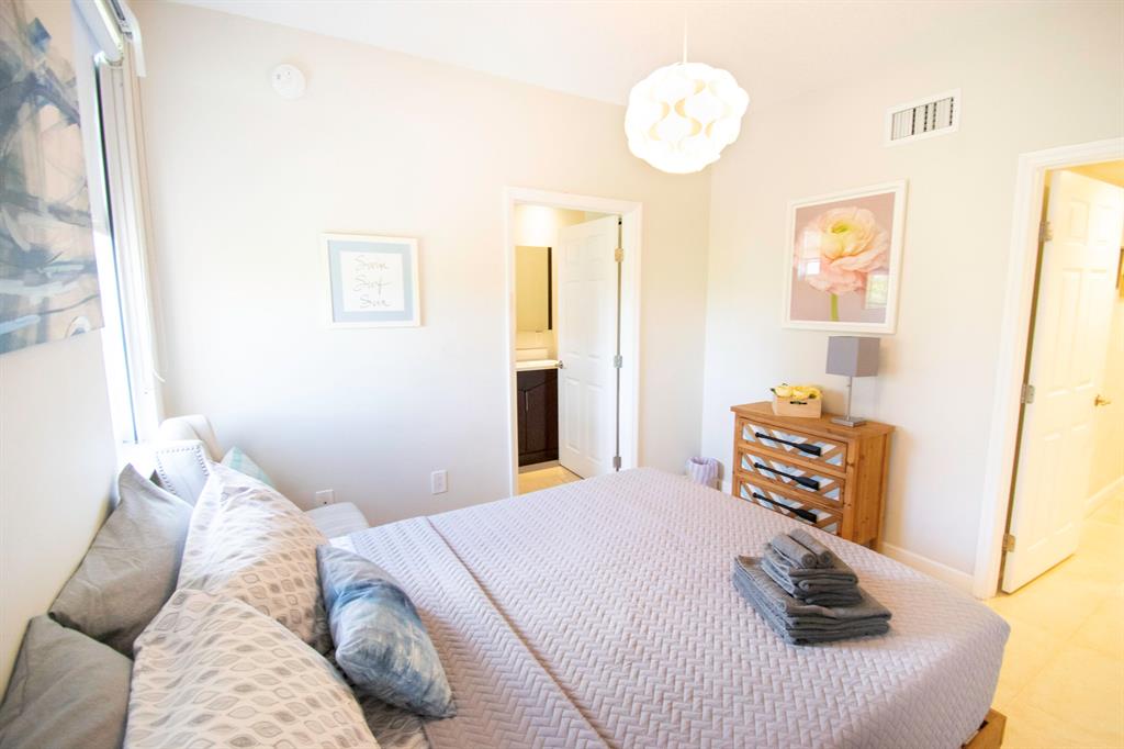 2069 S Ocean Drive Unit: Th15