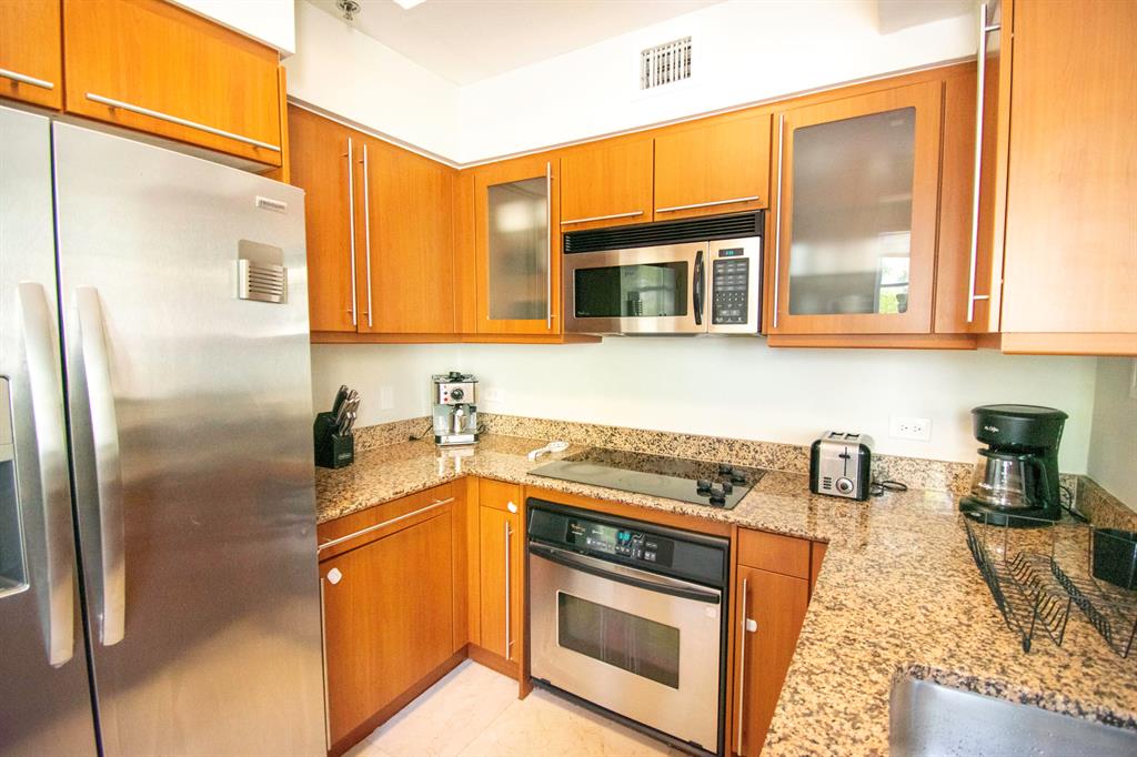 2069 S Ocean Drive Unit: Th15