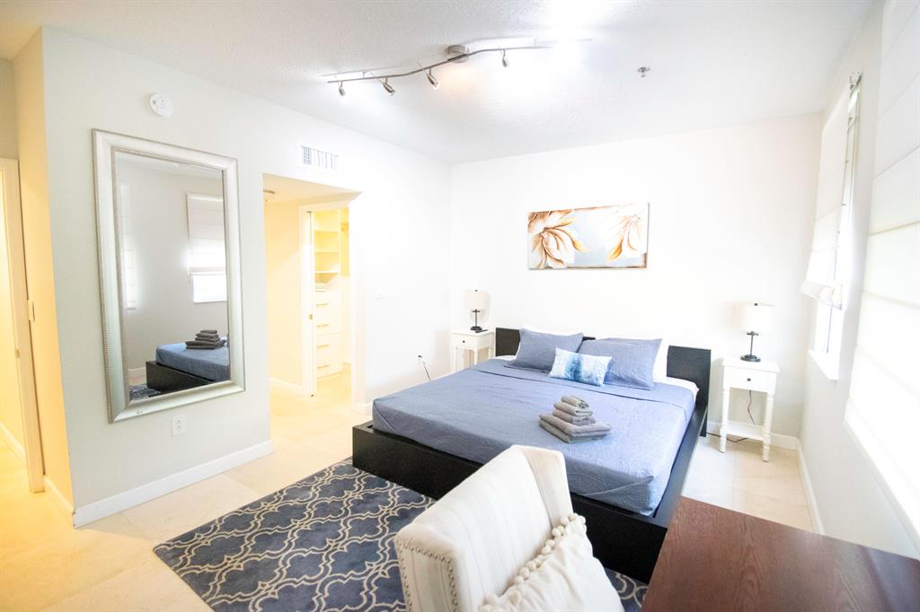 2069 S Ocean Drive Unit: Th15