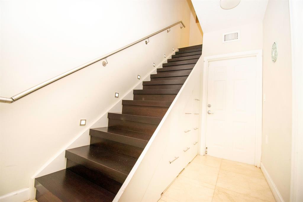 2069 S Ocean Drive Unit: Th15