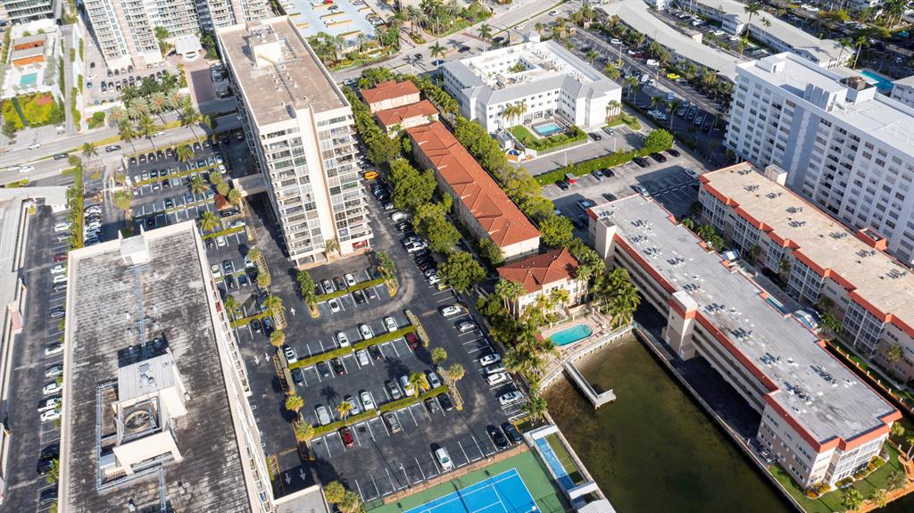 2069 S Ocean Drive Unit: Th15