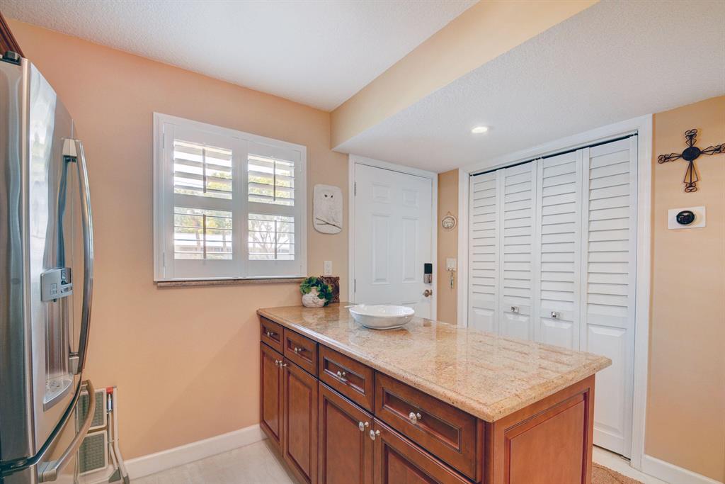 5900 NE 7th Avenue Unit: 104s