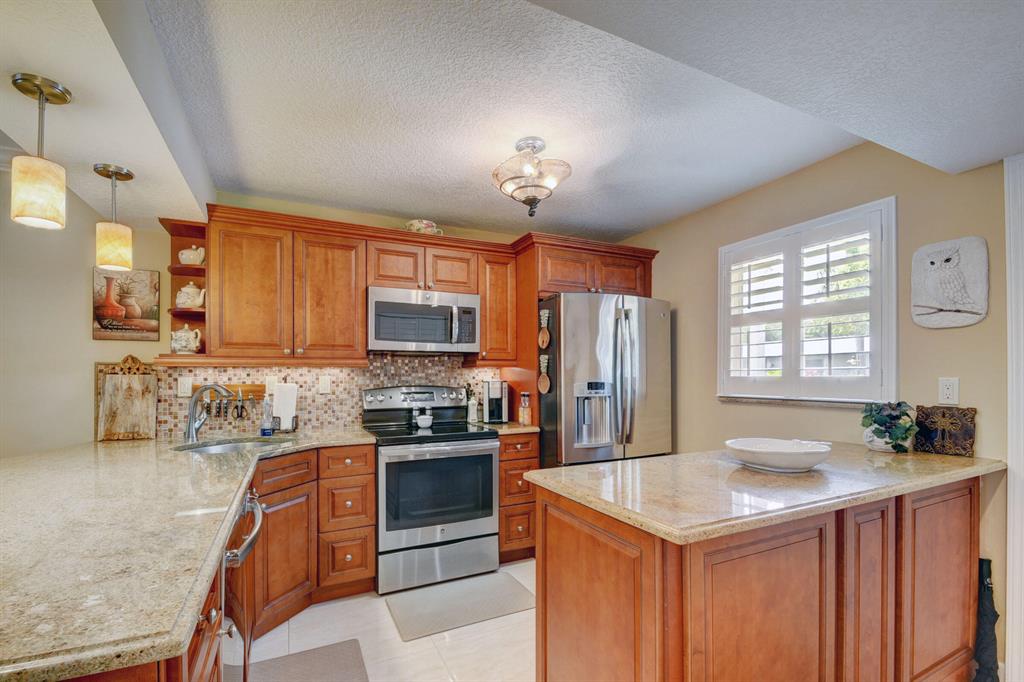 5900 NE 7th Avenue Unit: 104s