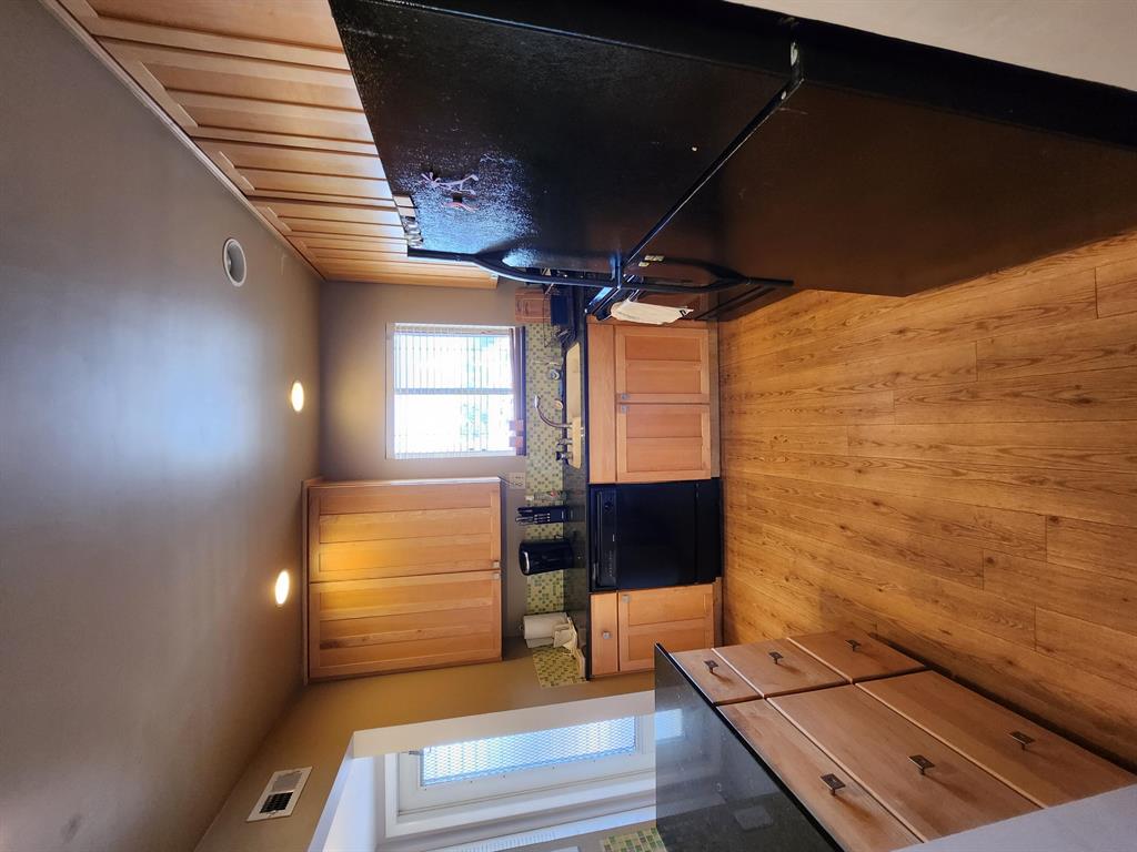 300 Waterway Drive S Unit: 404