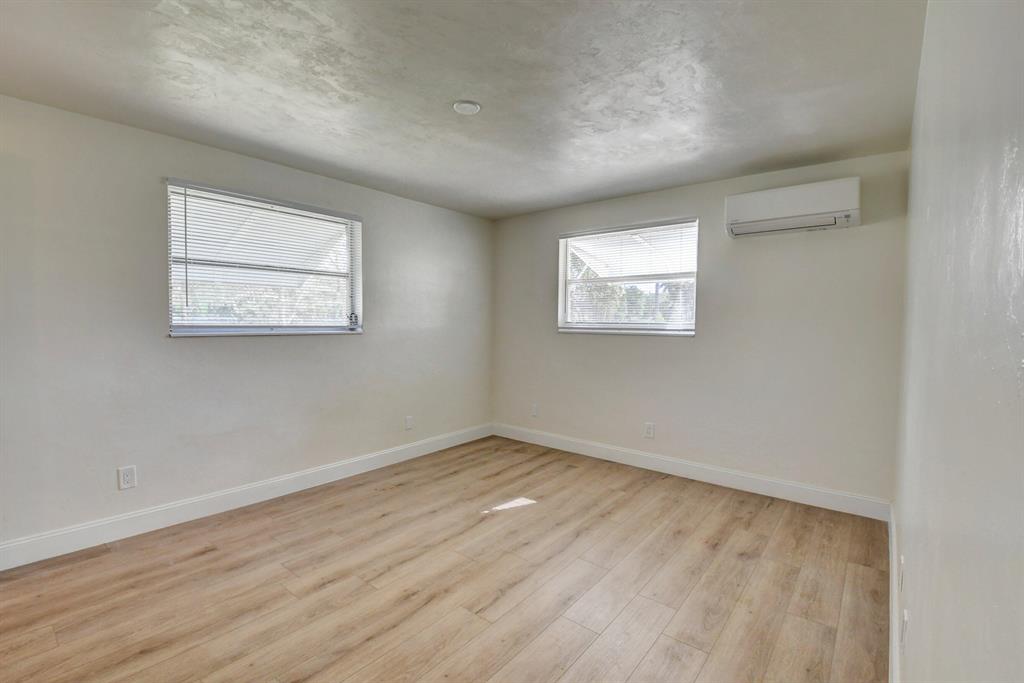 5844 Western Way