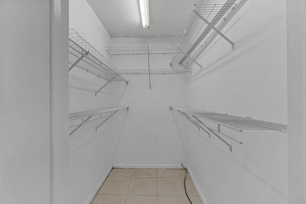 1040 Hythe C