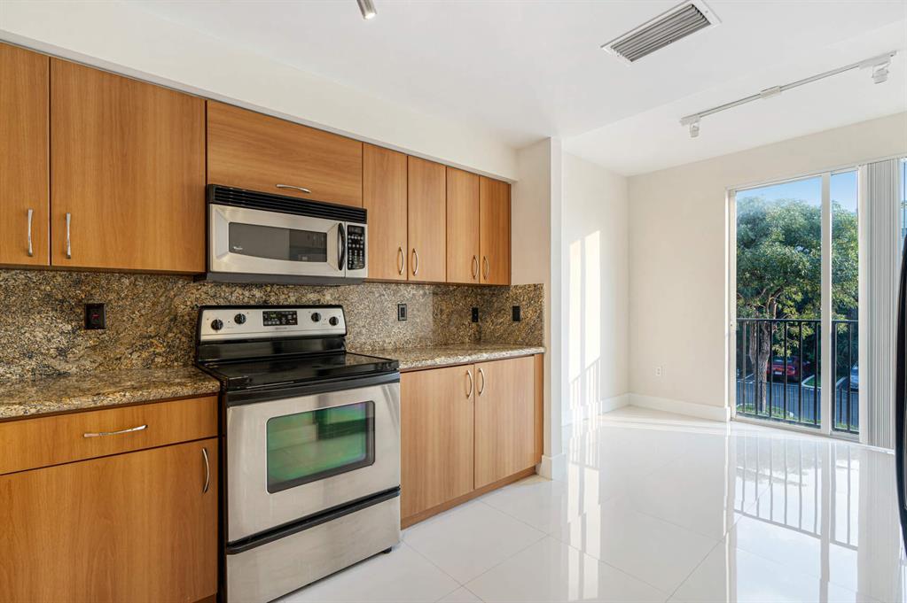 240 NE 2nd Street Unit: 6-D