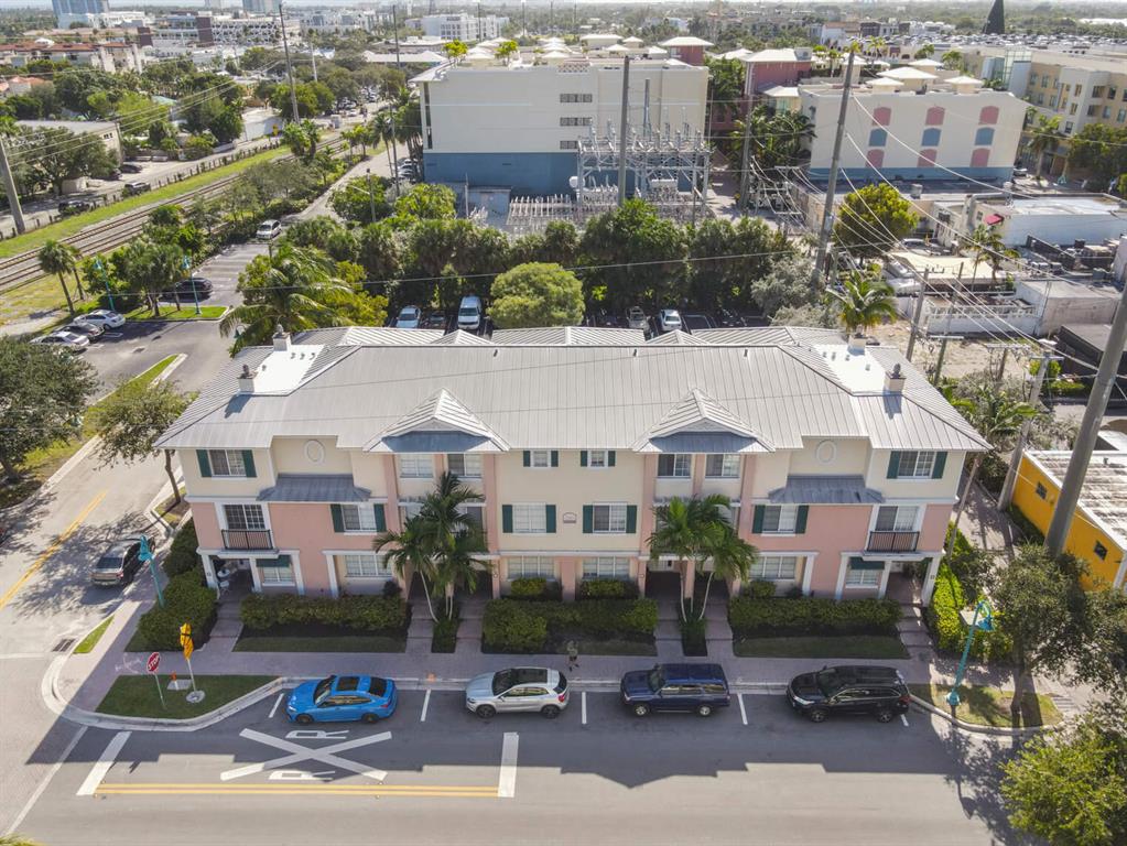 240 NE 2nd Street Unit: 6-D