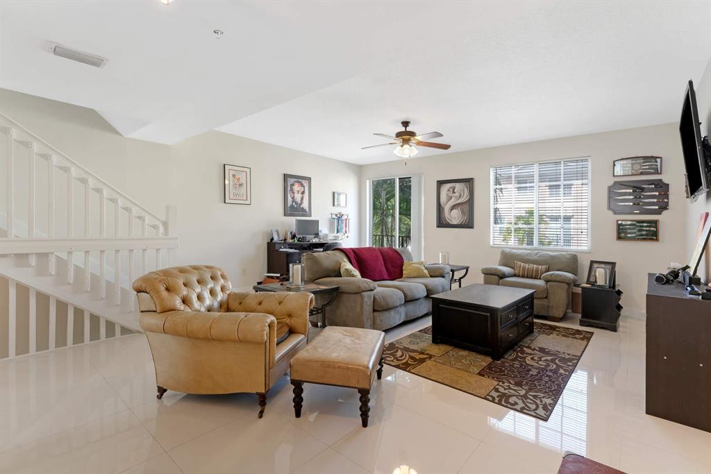 240 NE 2nd Street Unit: 6-D