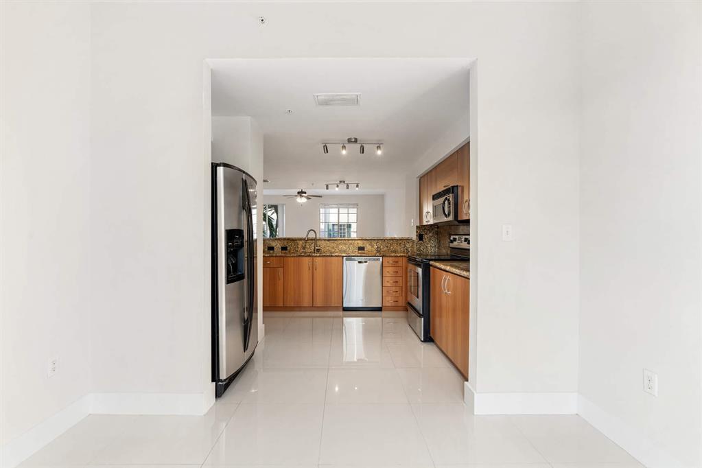 240 NE 2nd Street Unit: 6-D