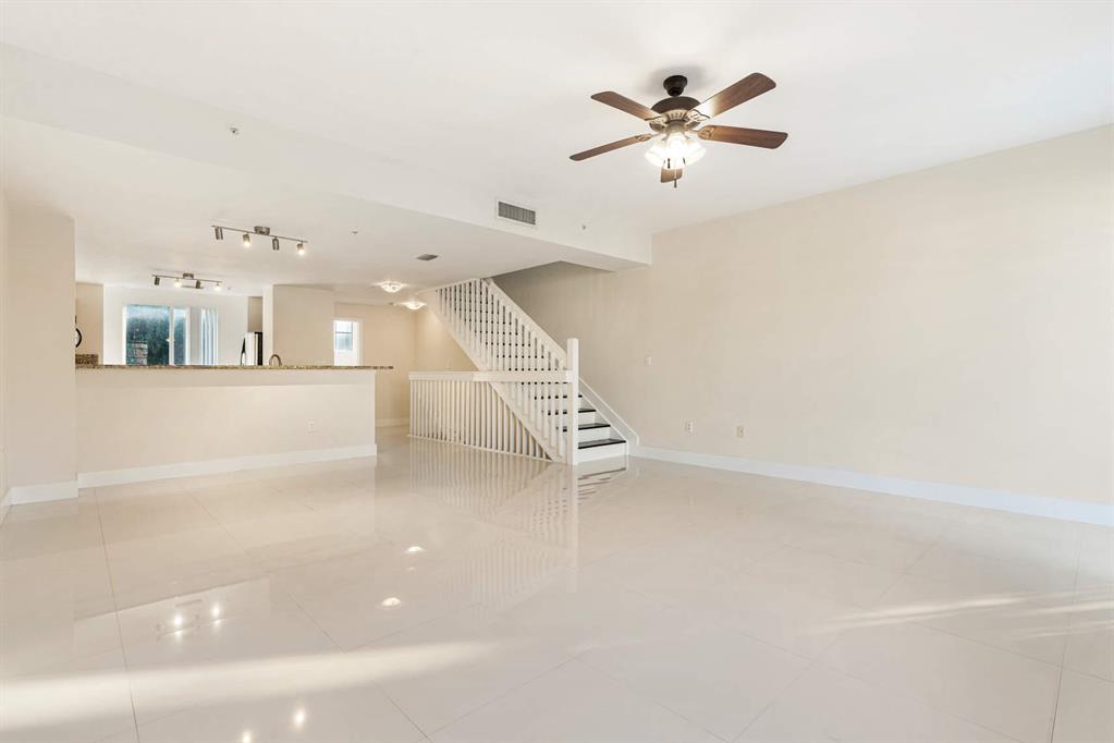 240 NE 2nd Street Unit: 6-D