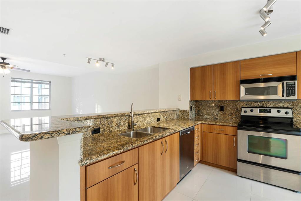 240 NE 2nd Street Unit: 6-D