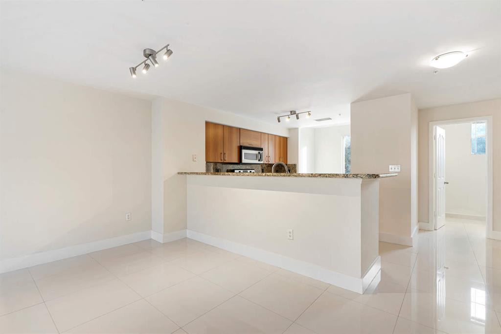 240 NE 2nd Street Unit: 6-D