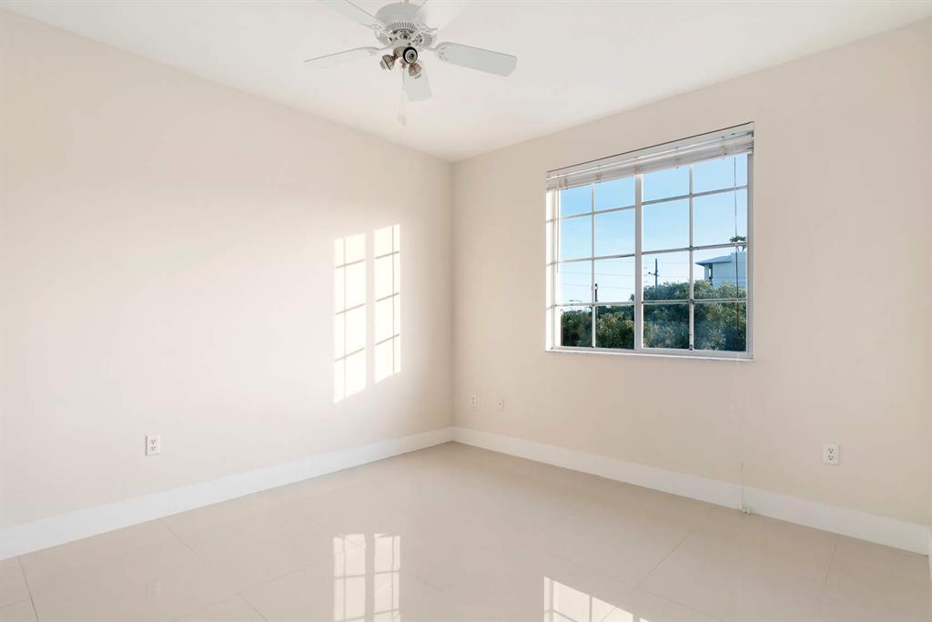 240 NE 2nd Street Unit: 6-D