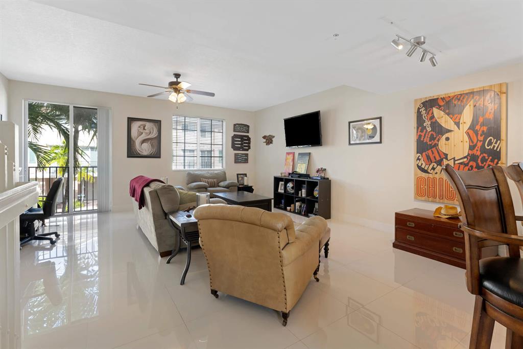 240 NE 2nd Street Unit: 6-D