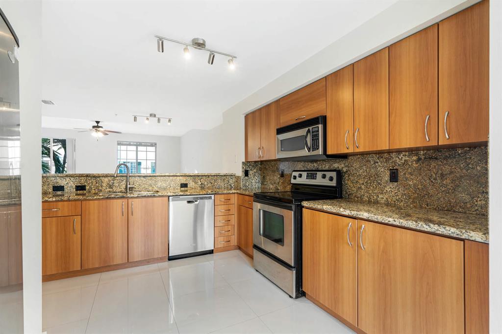 240 NE 2nd Street Unit: 6-D